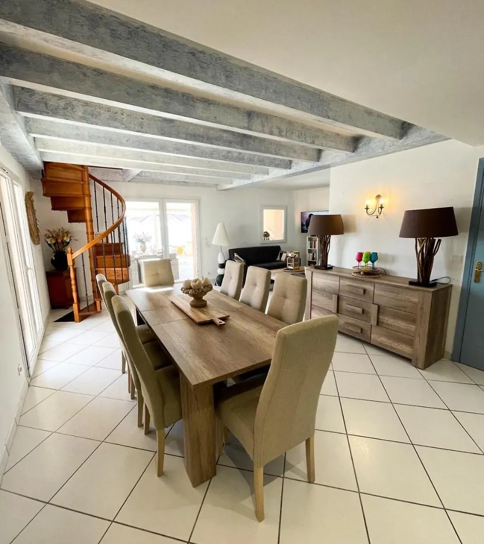 Villa Sur La Plage Sainte Maxime 0*, 圣马克西姆